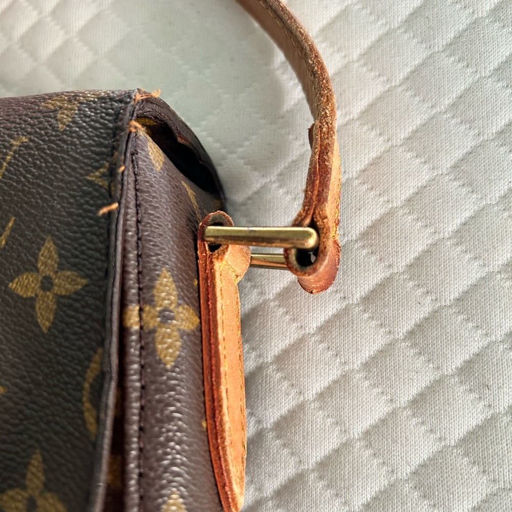 Louis Vuitton Monogram Canvas Crossbody with Tan Trim - Picture 4 of 10
